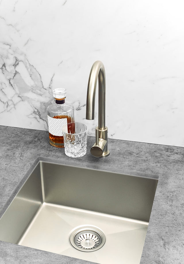 Lavello Sink Strainer and Waste Plug Basket with Stopper - Default Title (SKU: MST04-PVDBN) by Meir
