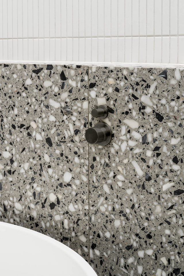 Round Pinless Diverter Mixer - Shadow Gunmetal (SKU: MW07TSPN-PVDGM) by Meir