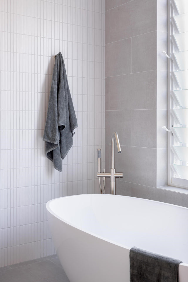 Round Pinless Freestanding Bath Spout and Hand Shower - PVD Brushed Nickel (SKU: MB09PN-PVDBN) by Meir