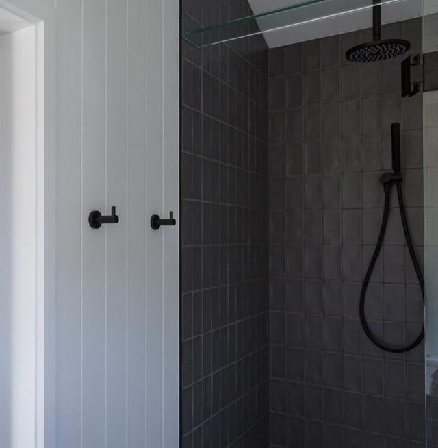 Round Shower on Bracket - Default Title (SKU: MZ06-R) by Meir